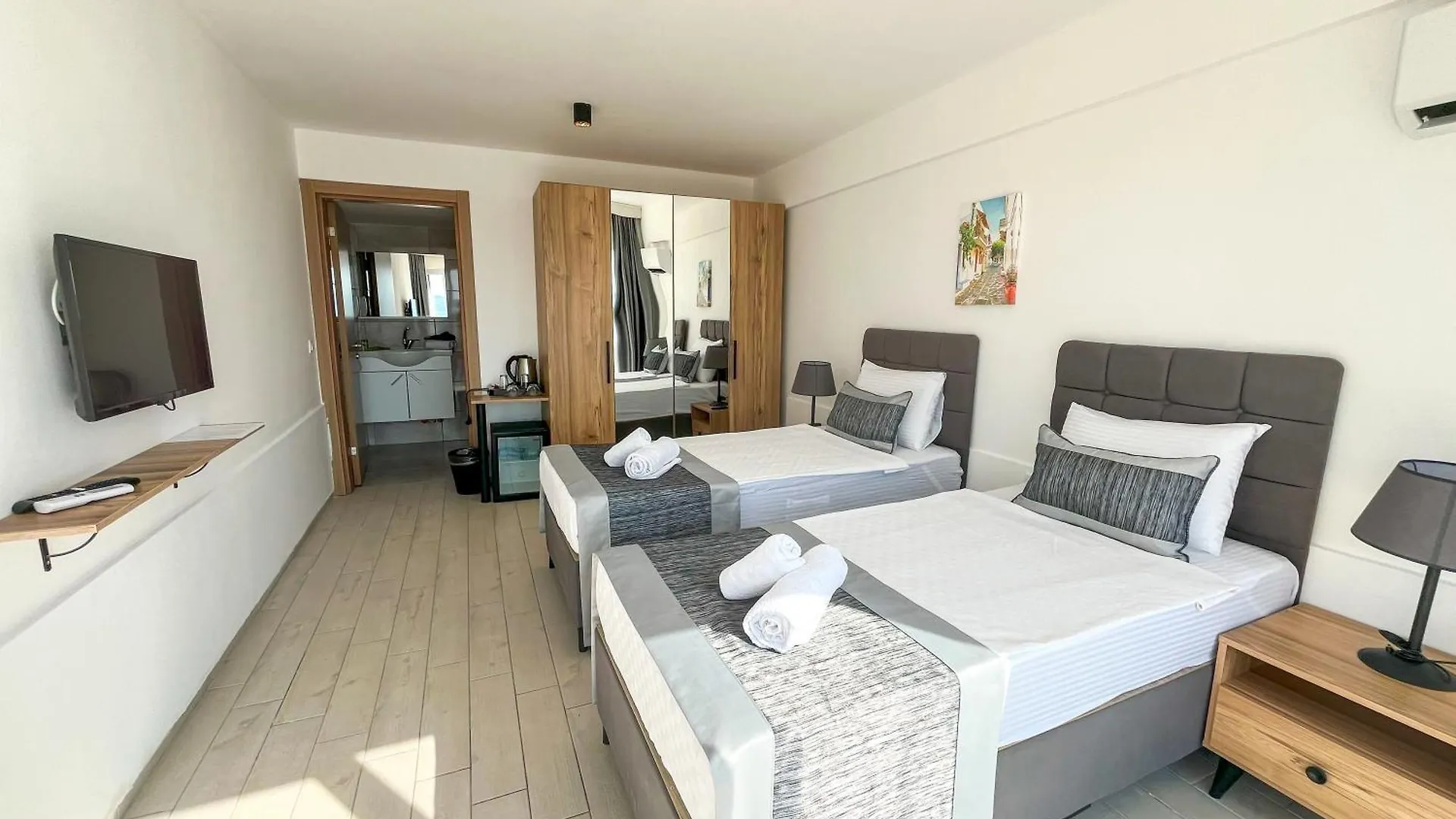 Ni Marin Hotel Миляс